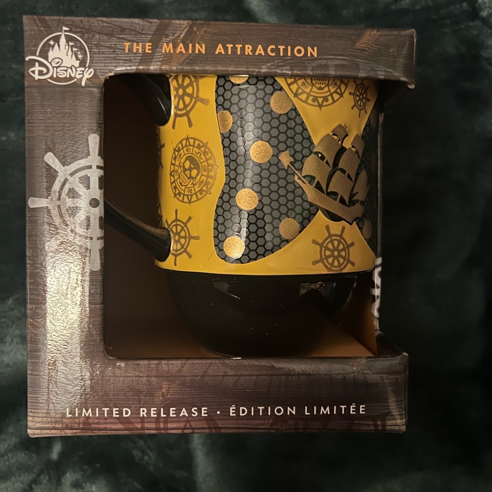 Disney Minnie Mouse The Main Attraction Pirates of the Caribbean Mug Series #2